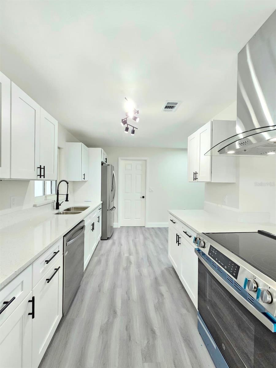 Image 11 of 38 For 805 Highland Terrace