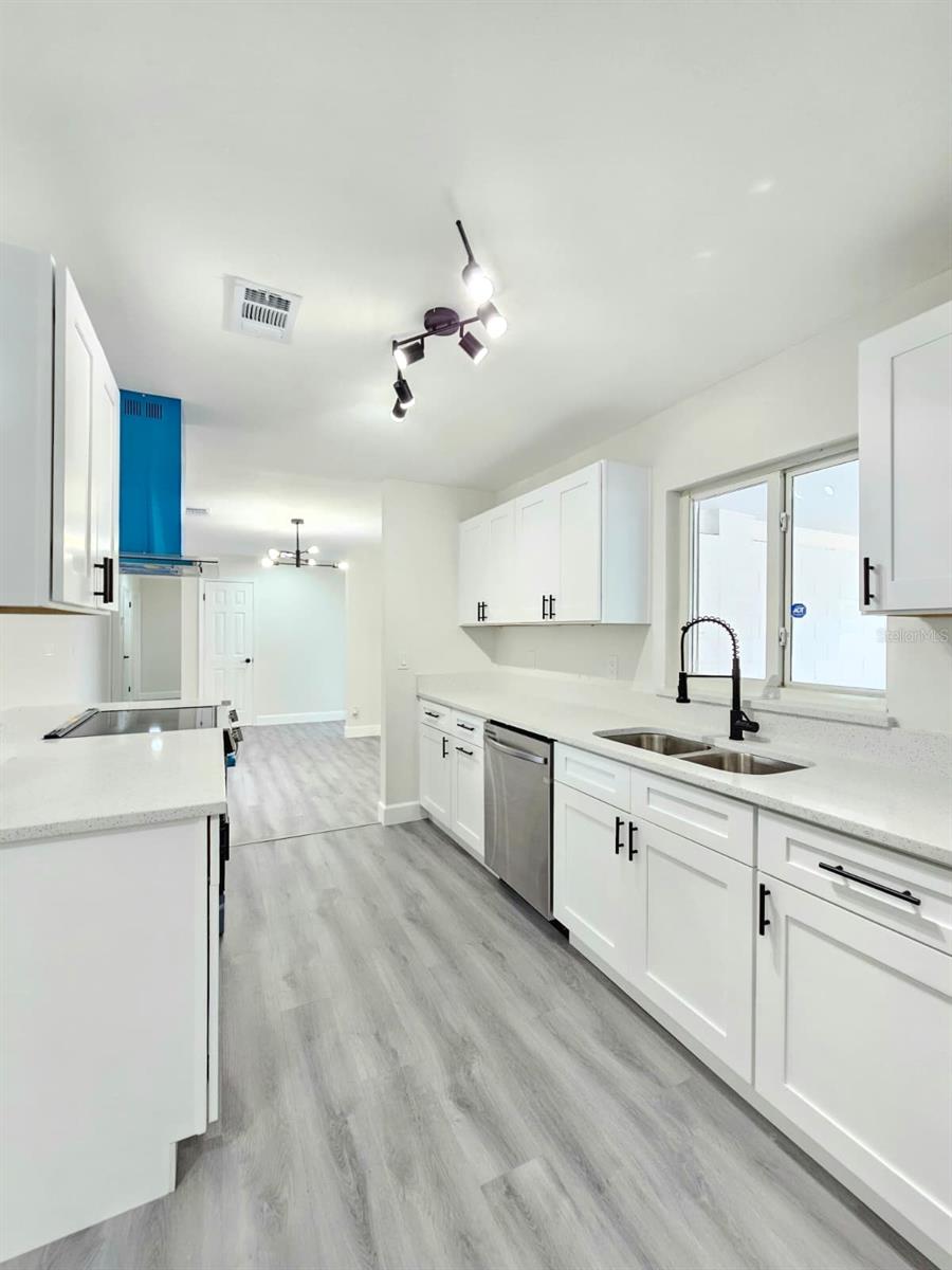 Image 14 of 38 For 805 Highland Terrace