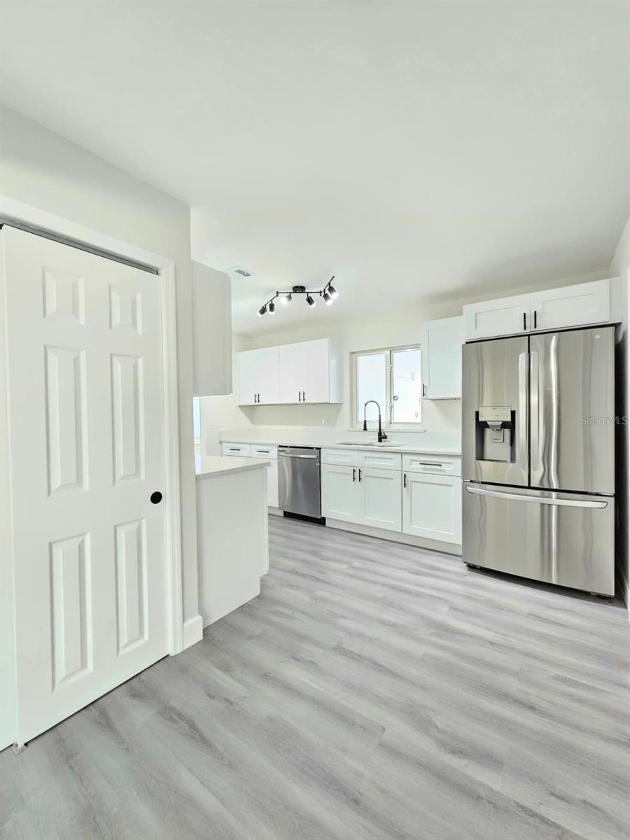 Image 15 of 38 For 805 Highland Terrace