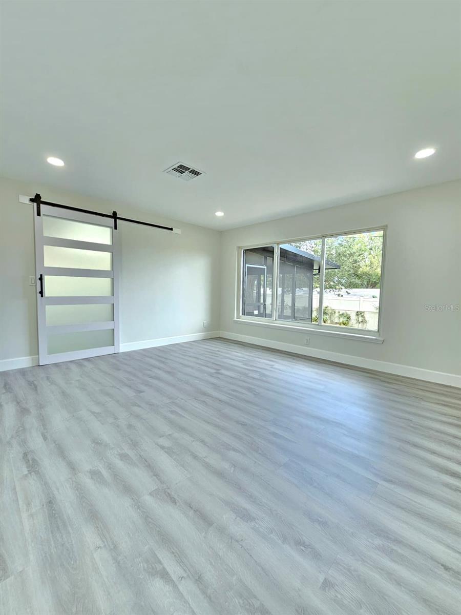 Image 18 of 38 For 805 Highland Terrace