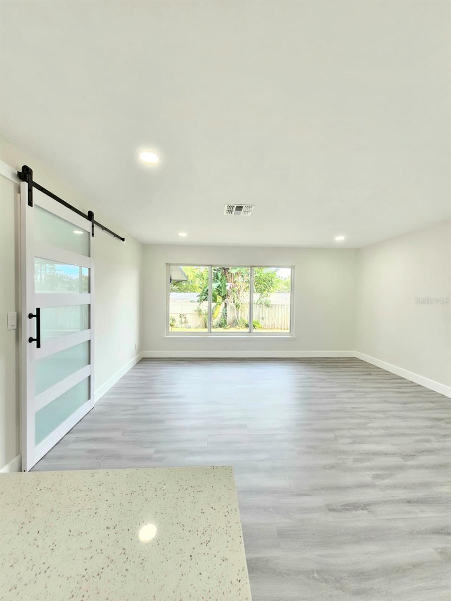 Image 8 of 38 For 805 Highland Terrace