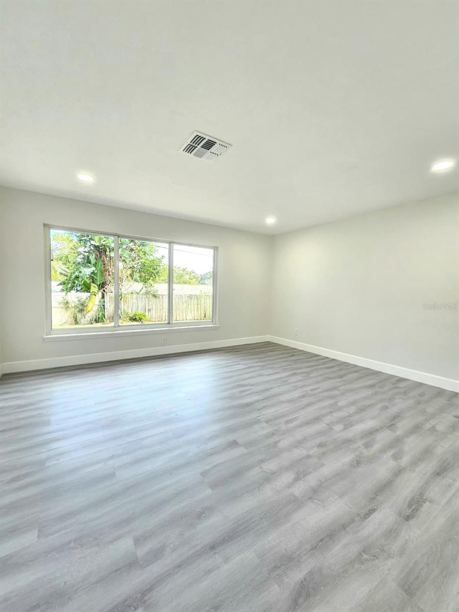 Image 9 of 38 For 805 Highland Terrace