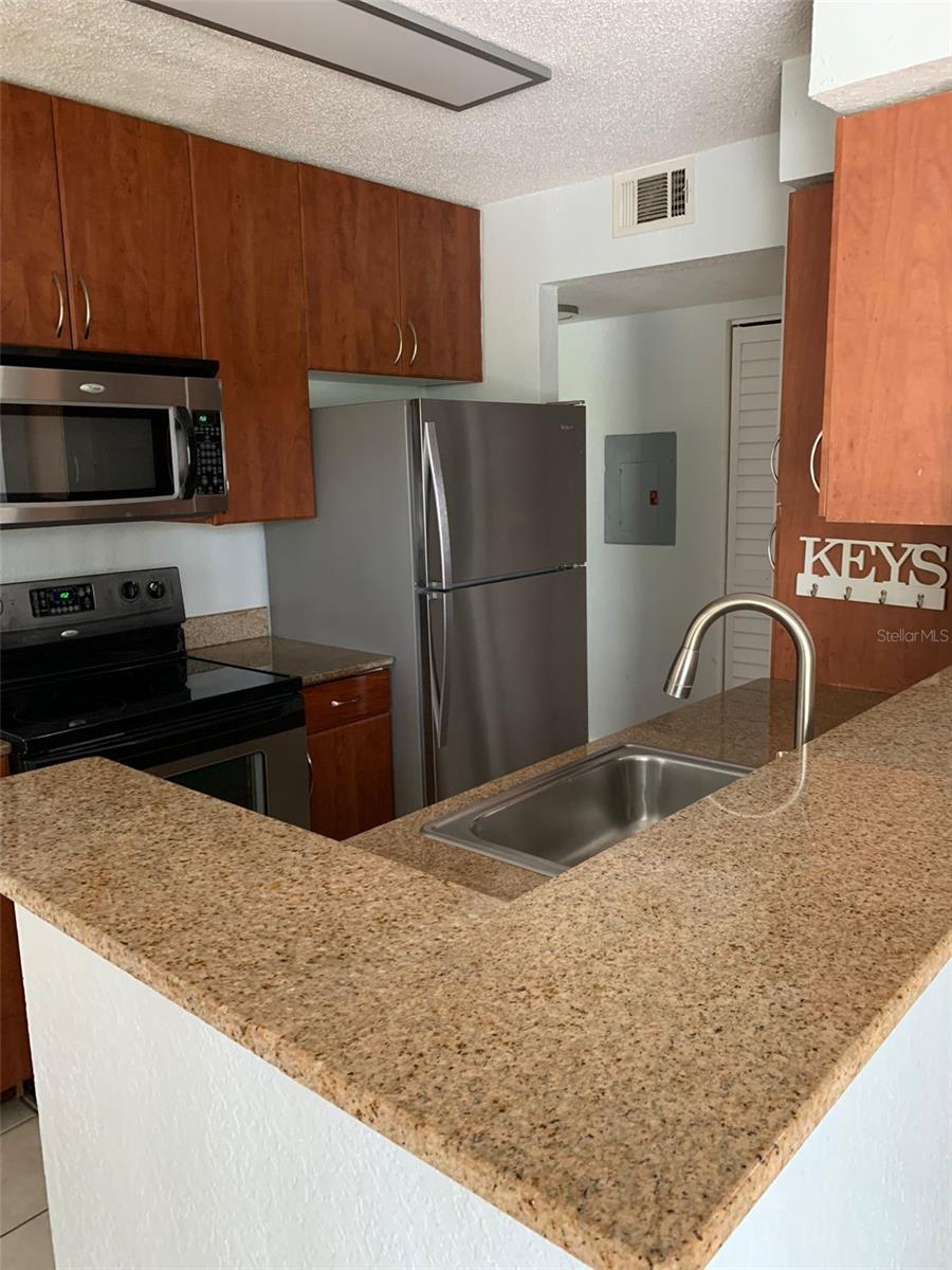 Image 16 of 21 For 11562 Westwood Boulevard 935