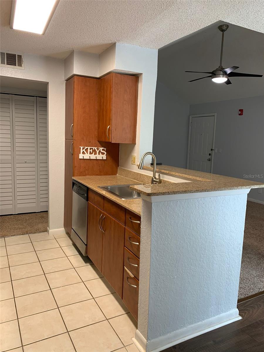 Image 20 of 21 For 11562 Westwood Boulevard 935