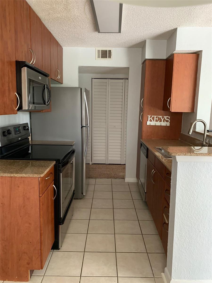 Image 8 of 21 For 11562 Westwood Boulevard 935