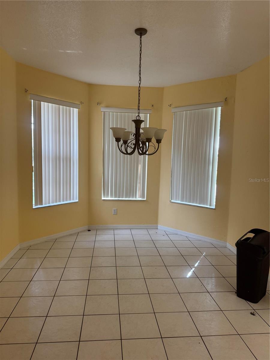 Image 3 of 23 For 456 Calabay Parc Boulevard