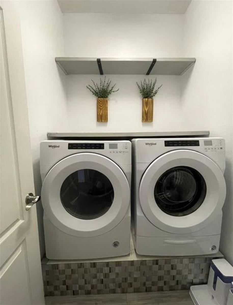 Image 10 of 12 For 10400 Eastpark Woods Dr