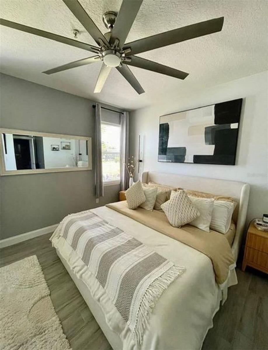 Image 11 of 12 For 10400 Eastpark Woods Dr