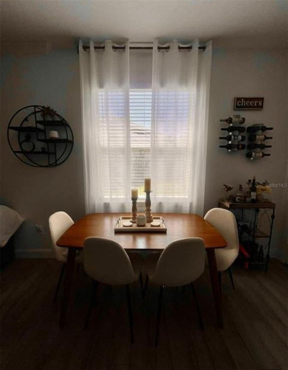 Image 5 of 12 For 10400 Eastpark Woods Dr