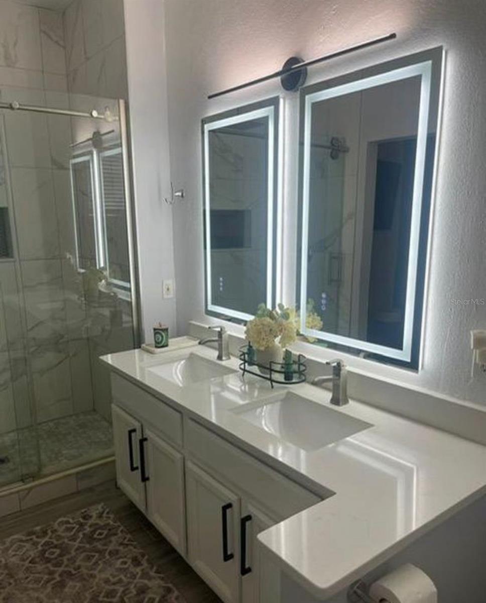 Image 7 of 12 For 10400 Eastpark Woods Dr