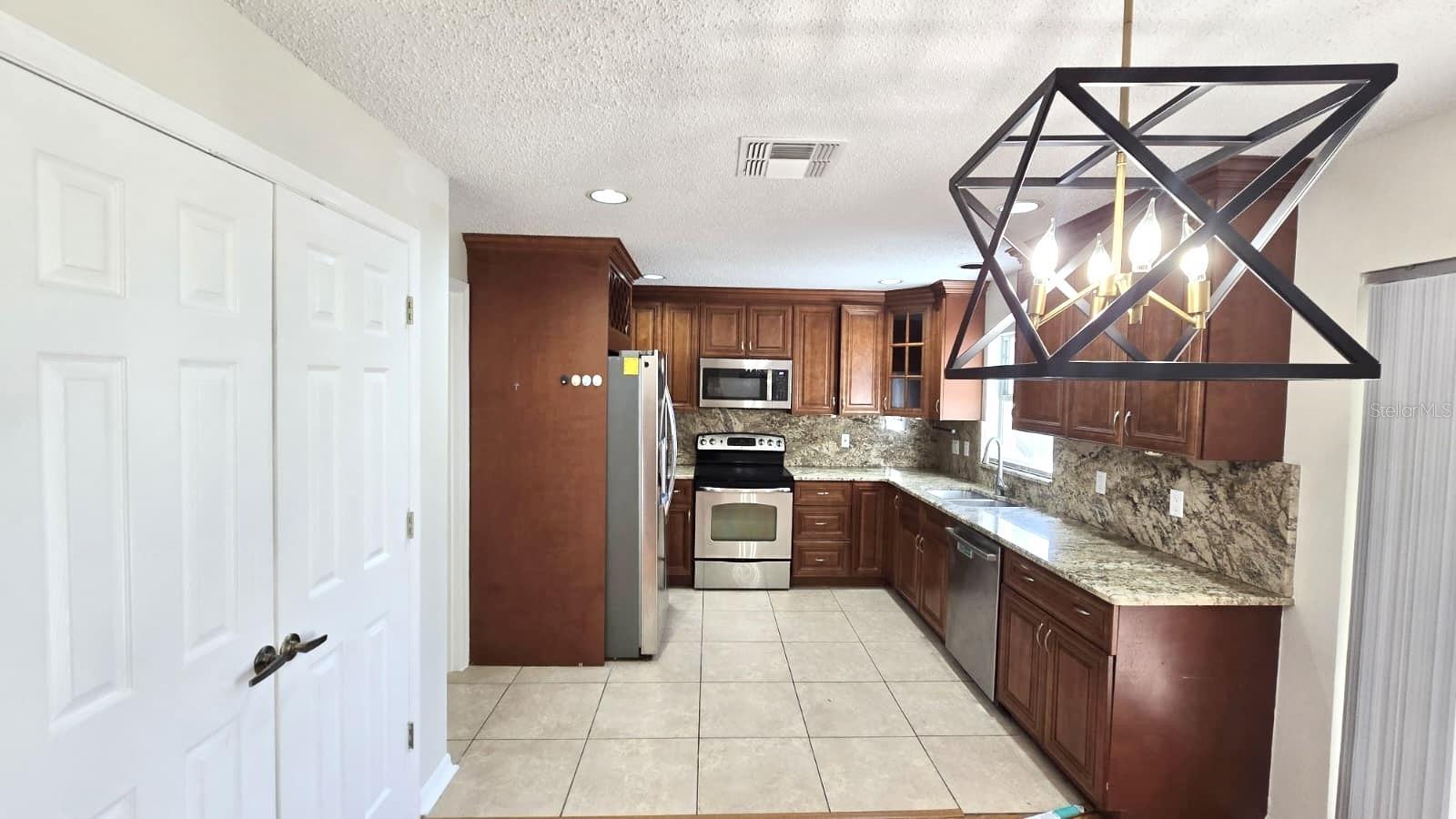 Image 4 of 12 For 12320 Bronson Way