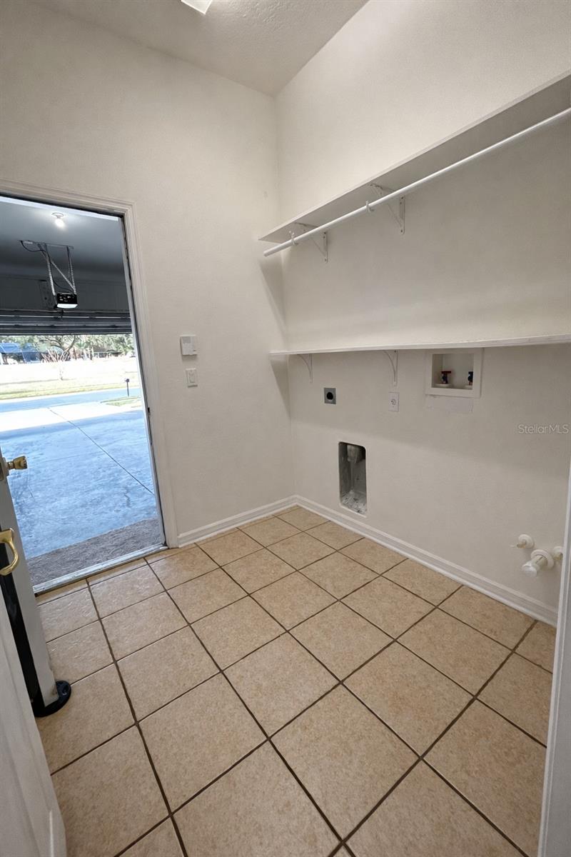 Image 23 of 28 For 927 Shadowmoss Drive