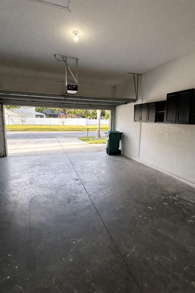 Image 24 of 28 For 927 Shadowmoss Drive