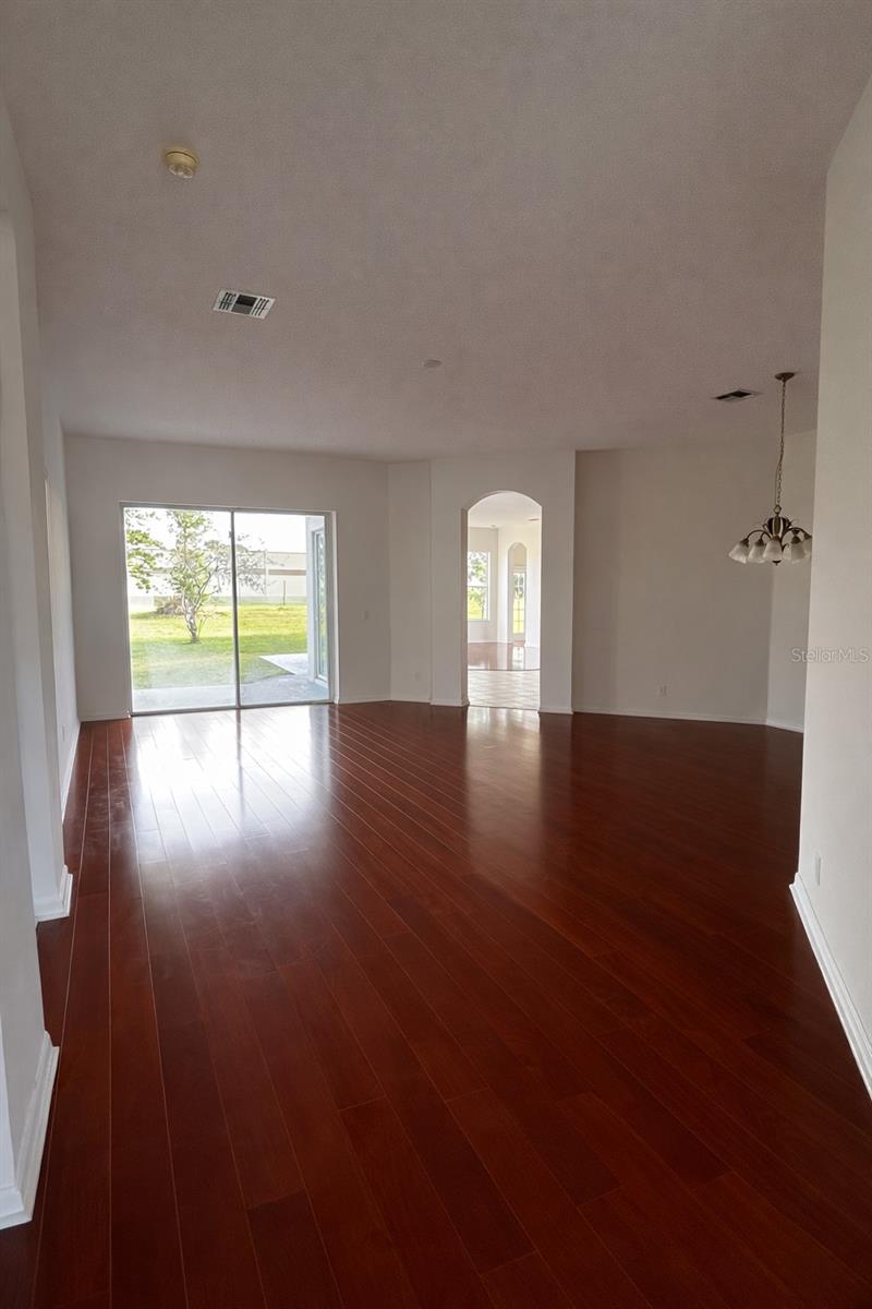 Image 7 of 28 For 927 Shadowmoss Drive