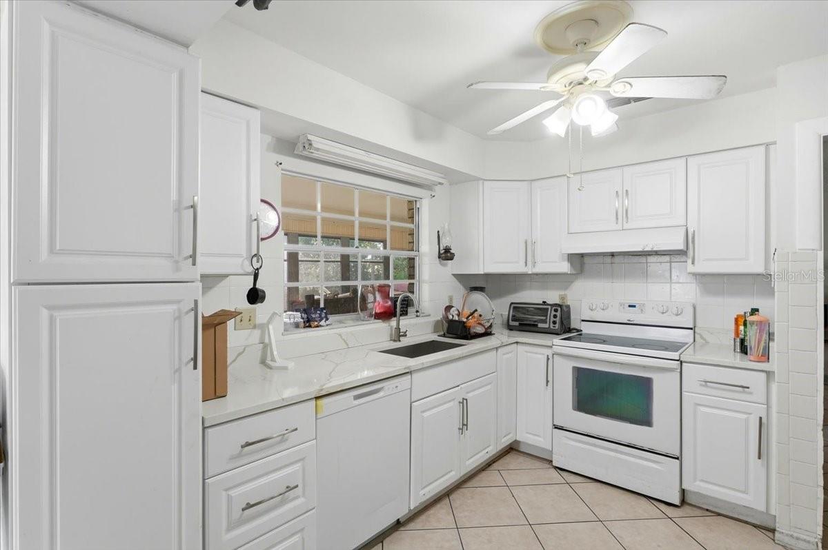 Image 6 of 24 For 806 Hillside Avenue