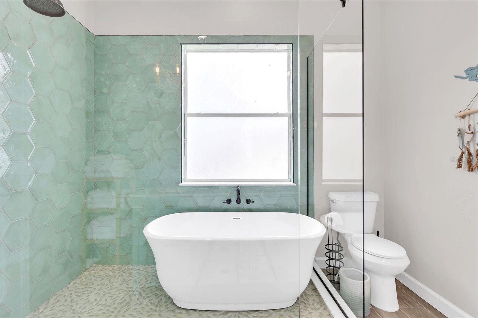 Image 18 of 66 For 1427 Fairview Circle