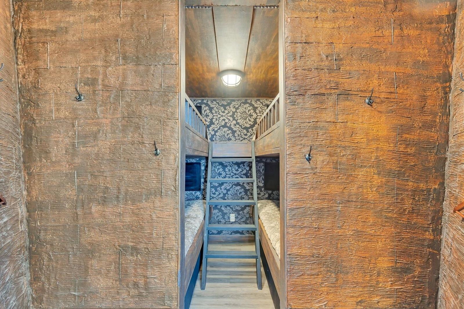 Image 30 of 66 For 1427 Fairview Circle