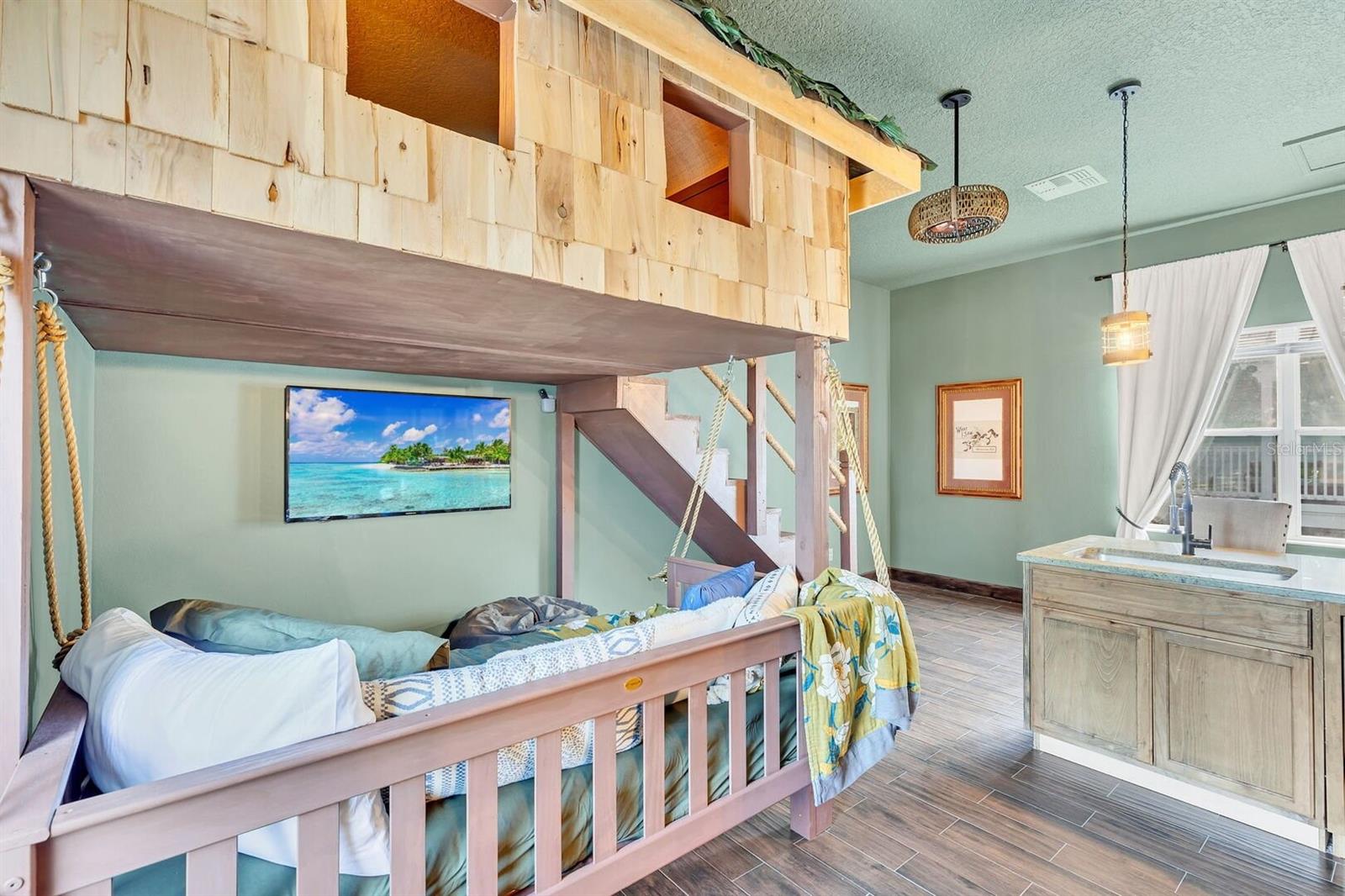 Image 40 of 66 For 1427 Fairview Circle