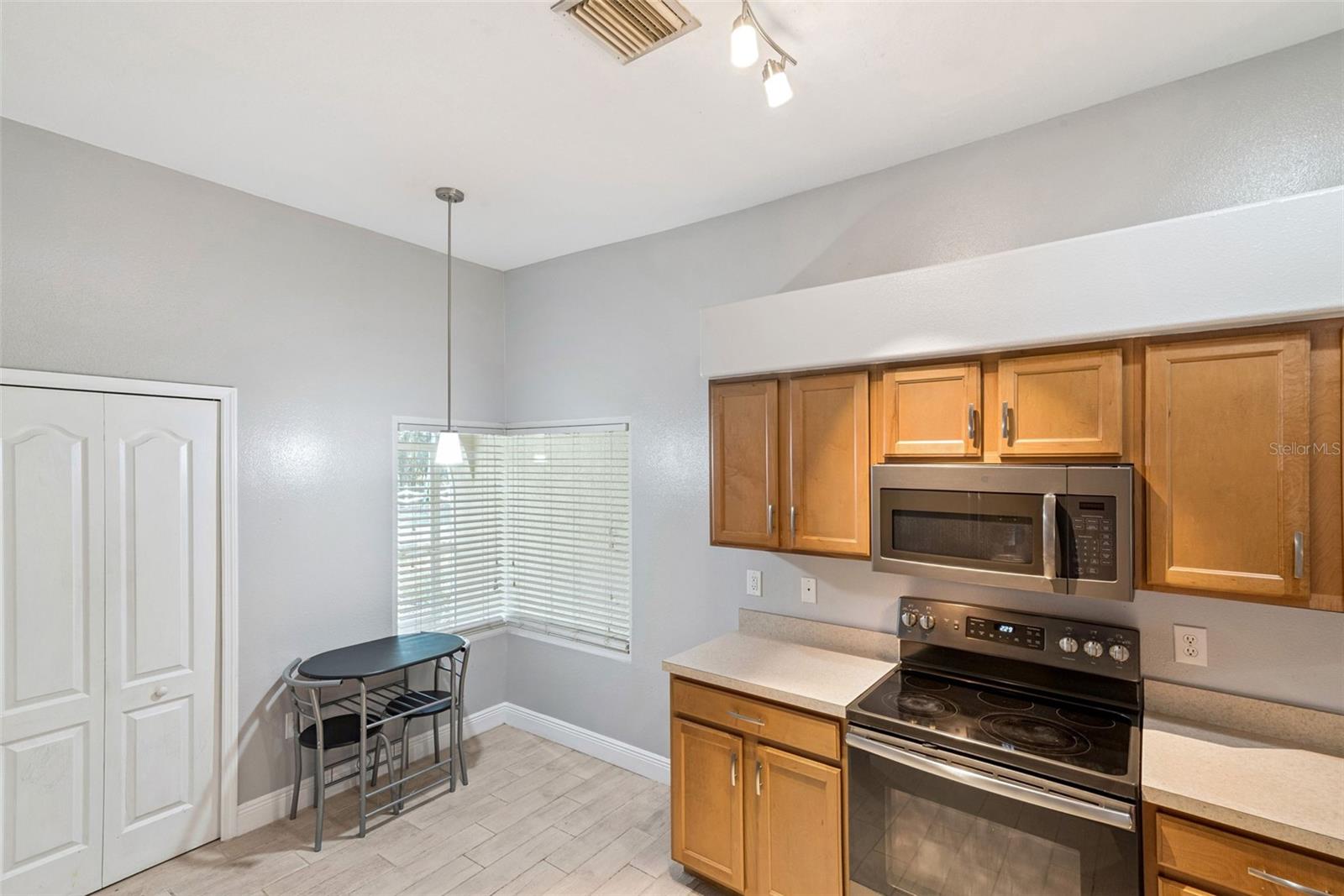 Image 10 of 20 For 816 Barrister Drive