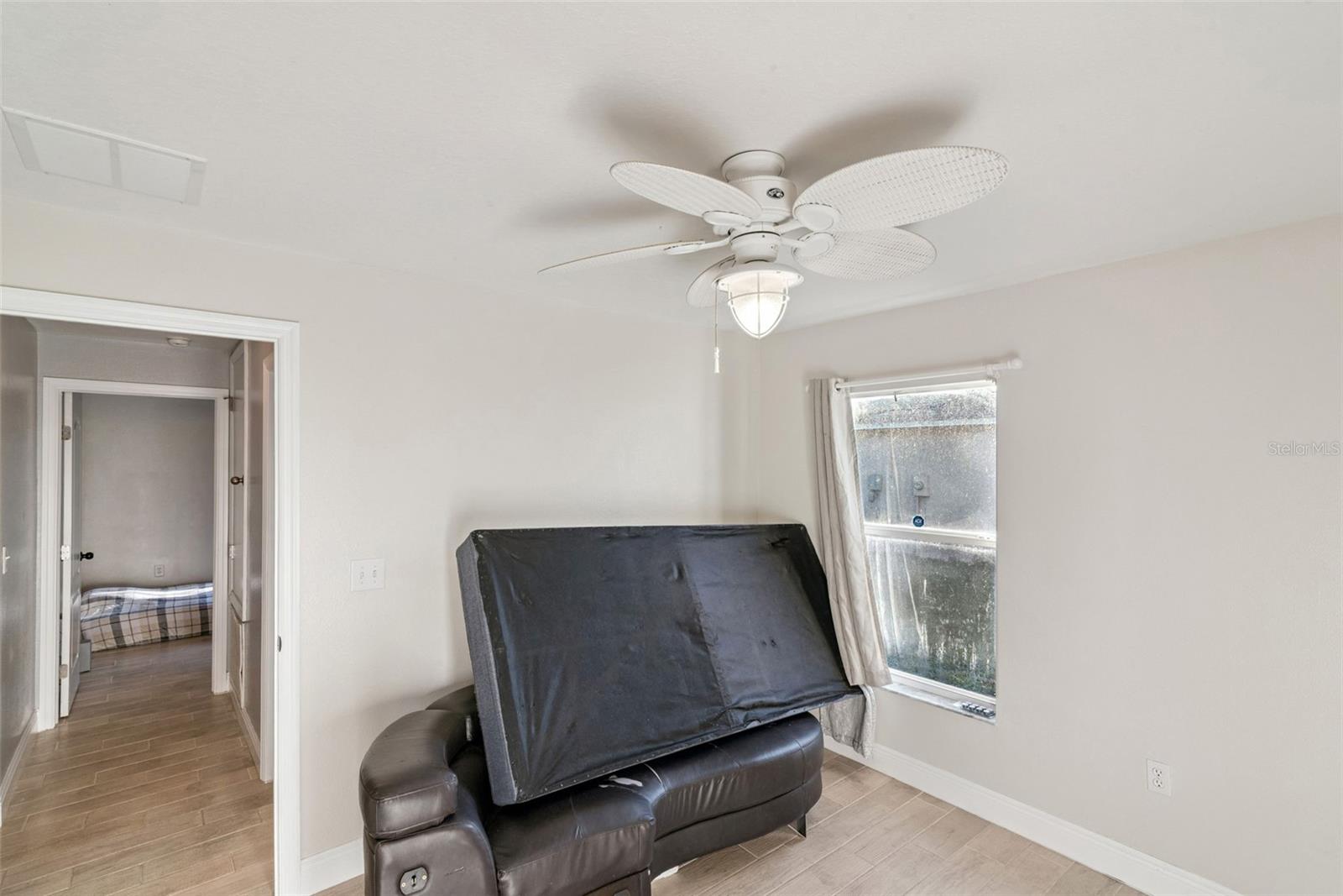 Image 14 of 20 For 816 Barrister Drive