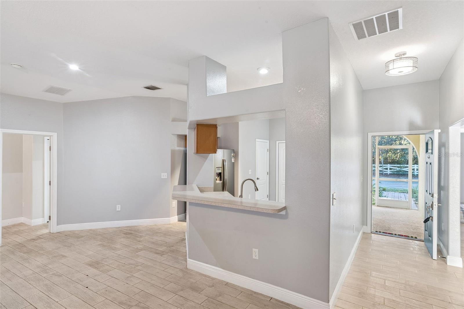 Image 3 of 20 For 816 Barrister Drive