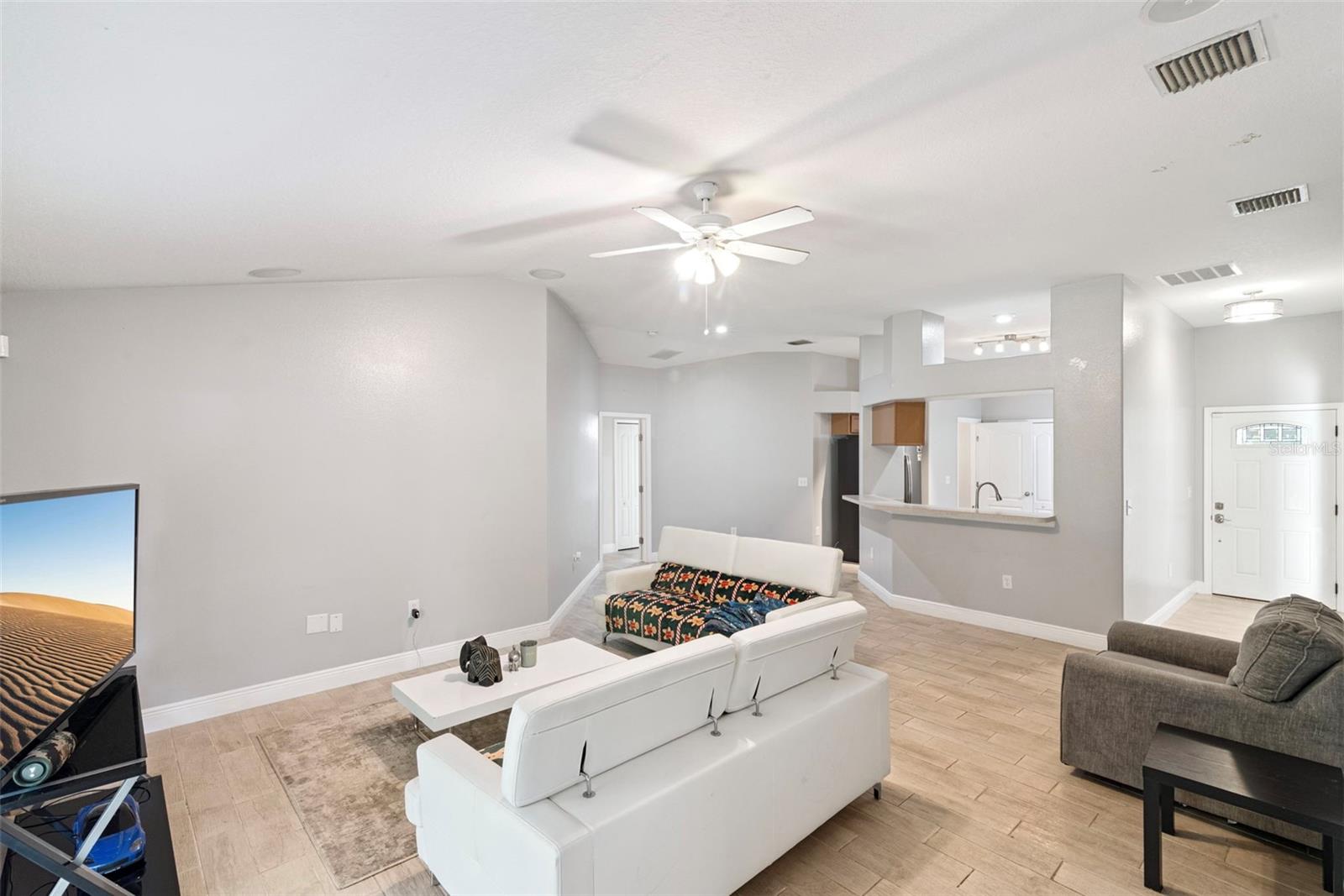 Image 4 of 20 For 816 Barrister Drive