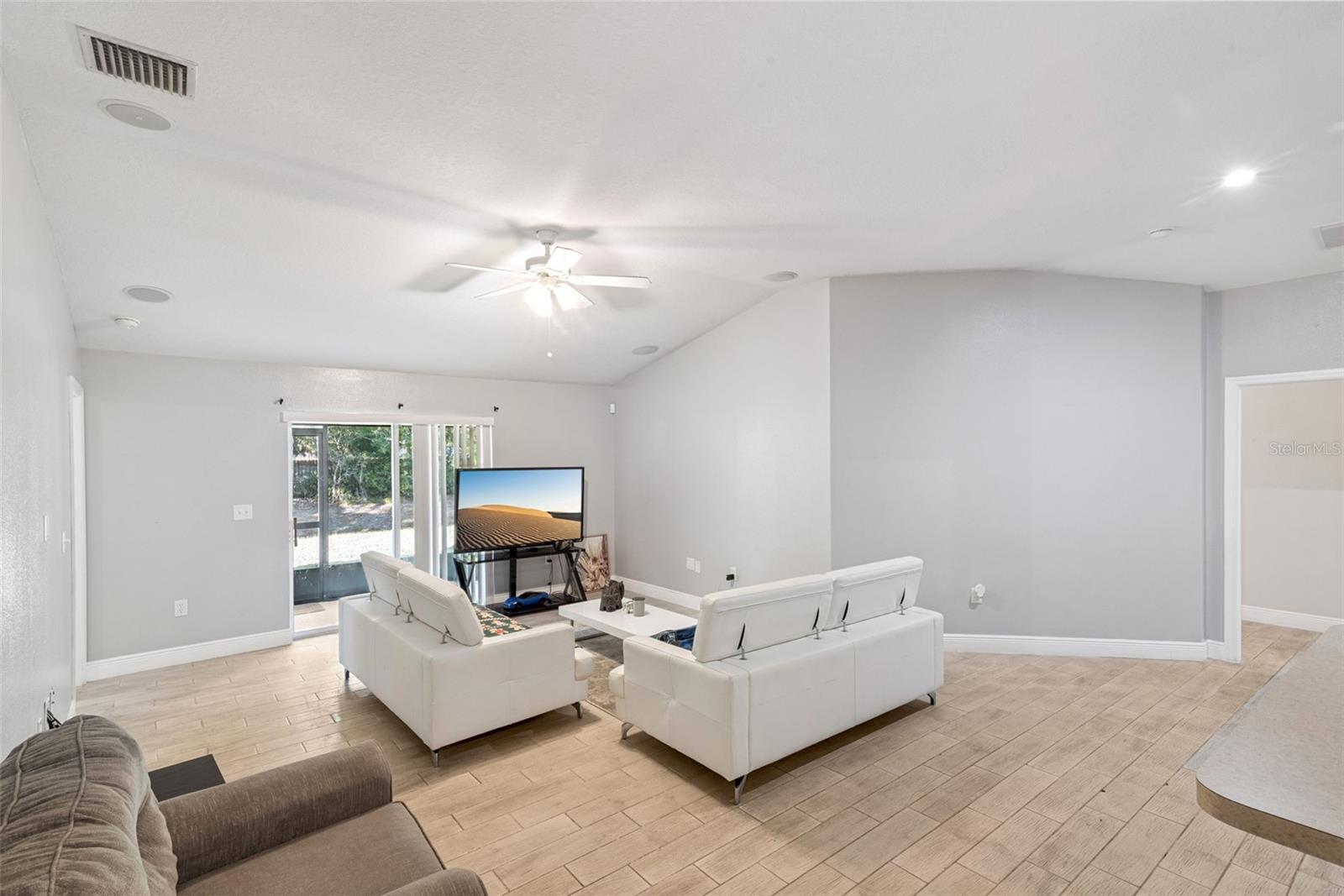 Image 5 of 20 For 816 Barrister Drive