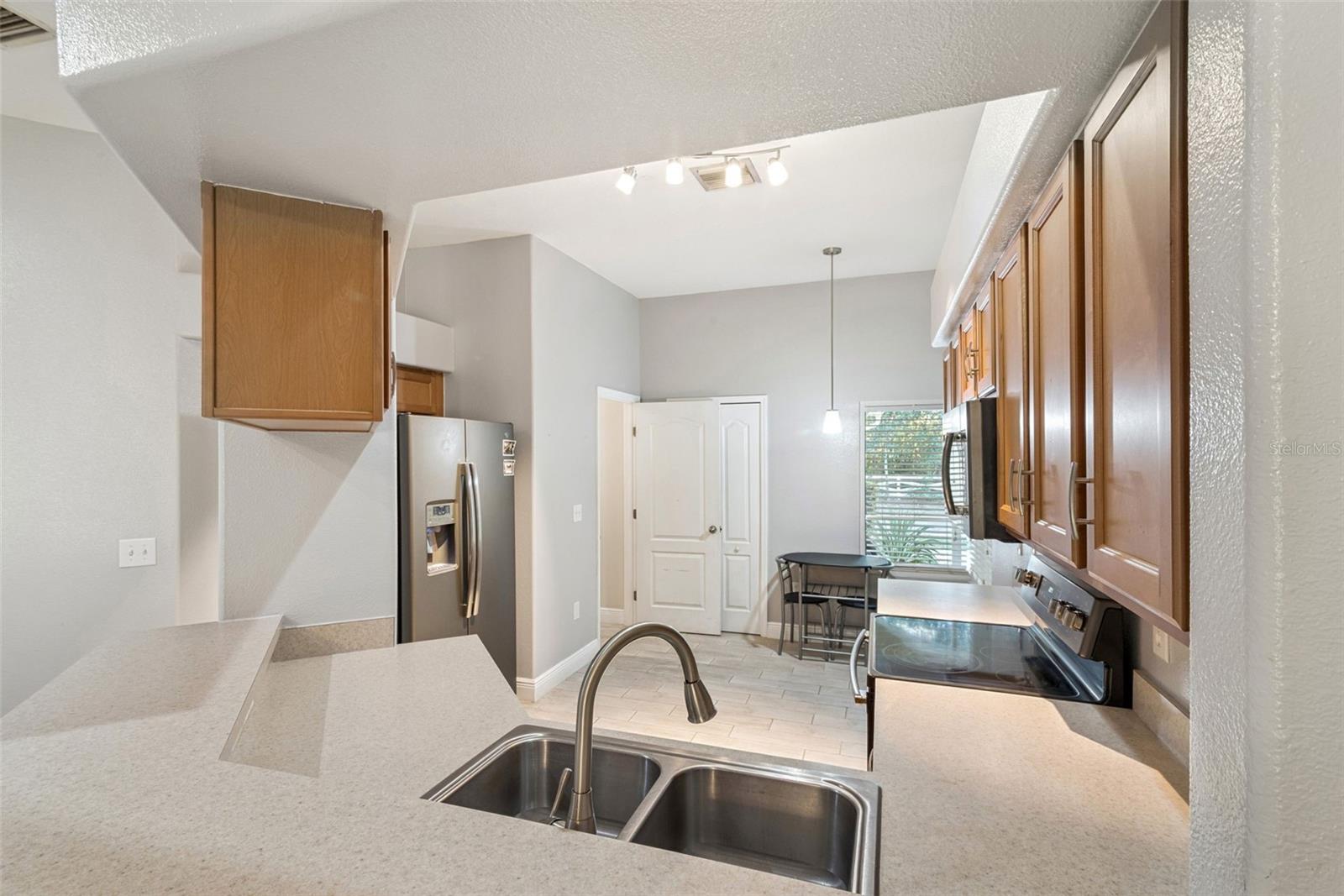 Image 8 of 20 For 816 Barrister Drive