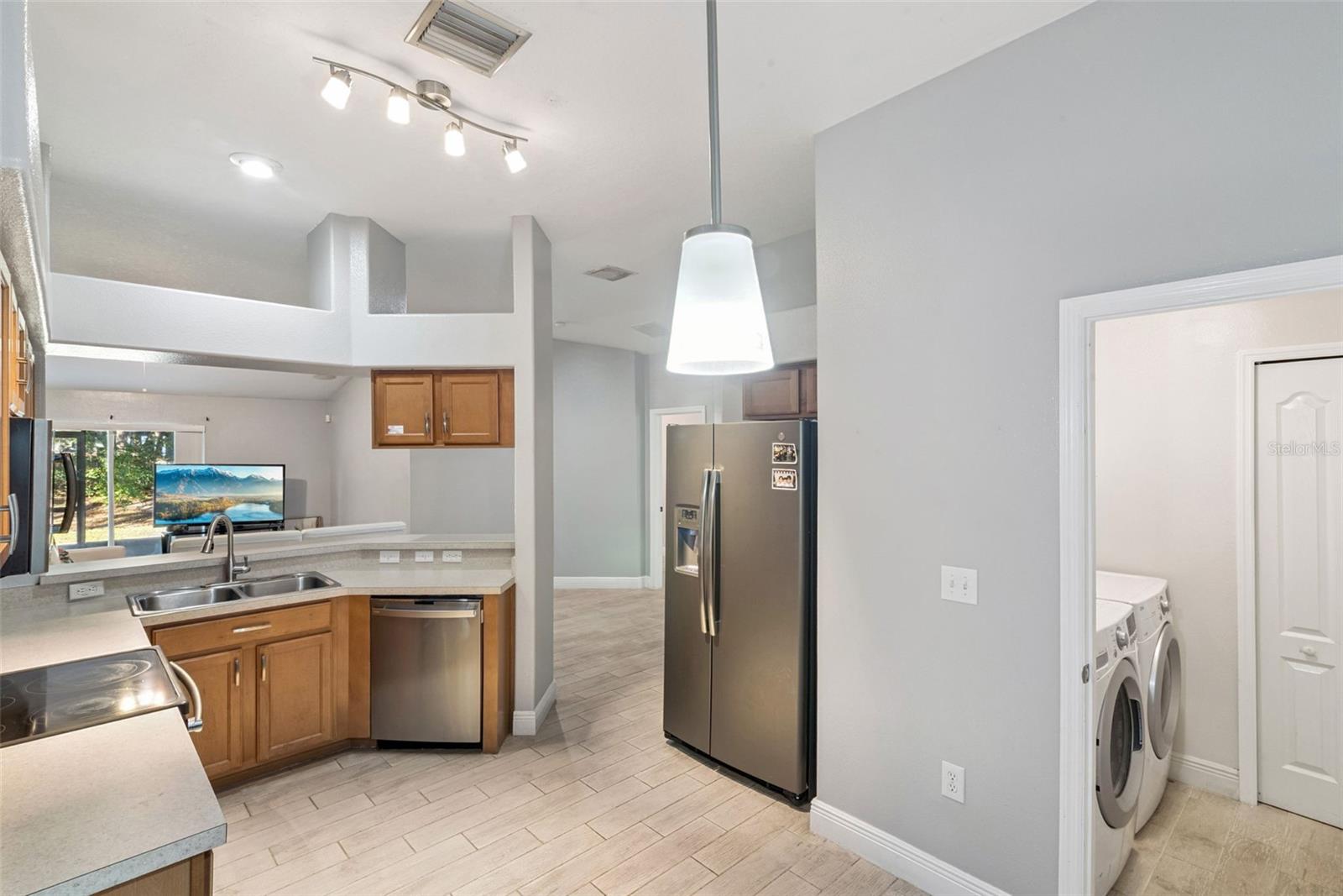 Image 9 of 20 For 816 Barrister Drive