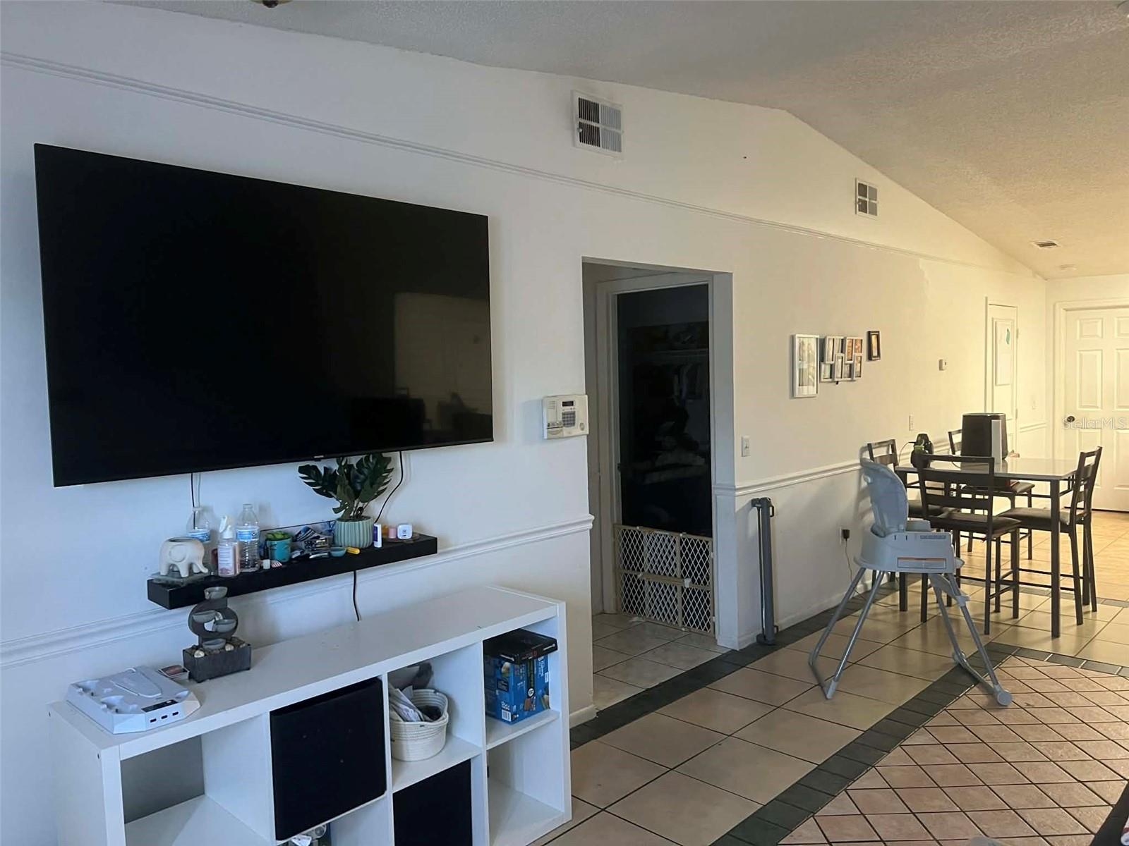 Image 3 of 5 For 1081 Woodman Way