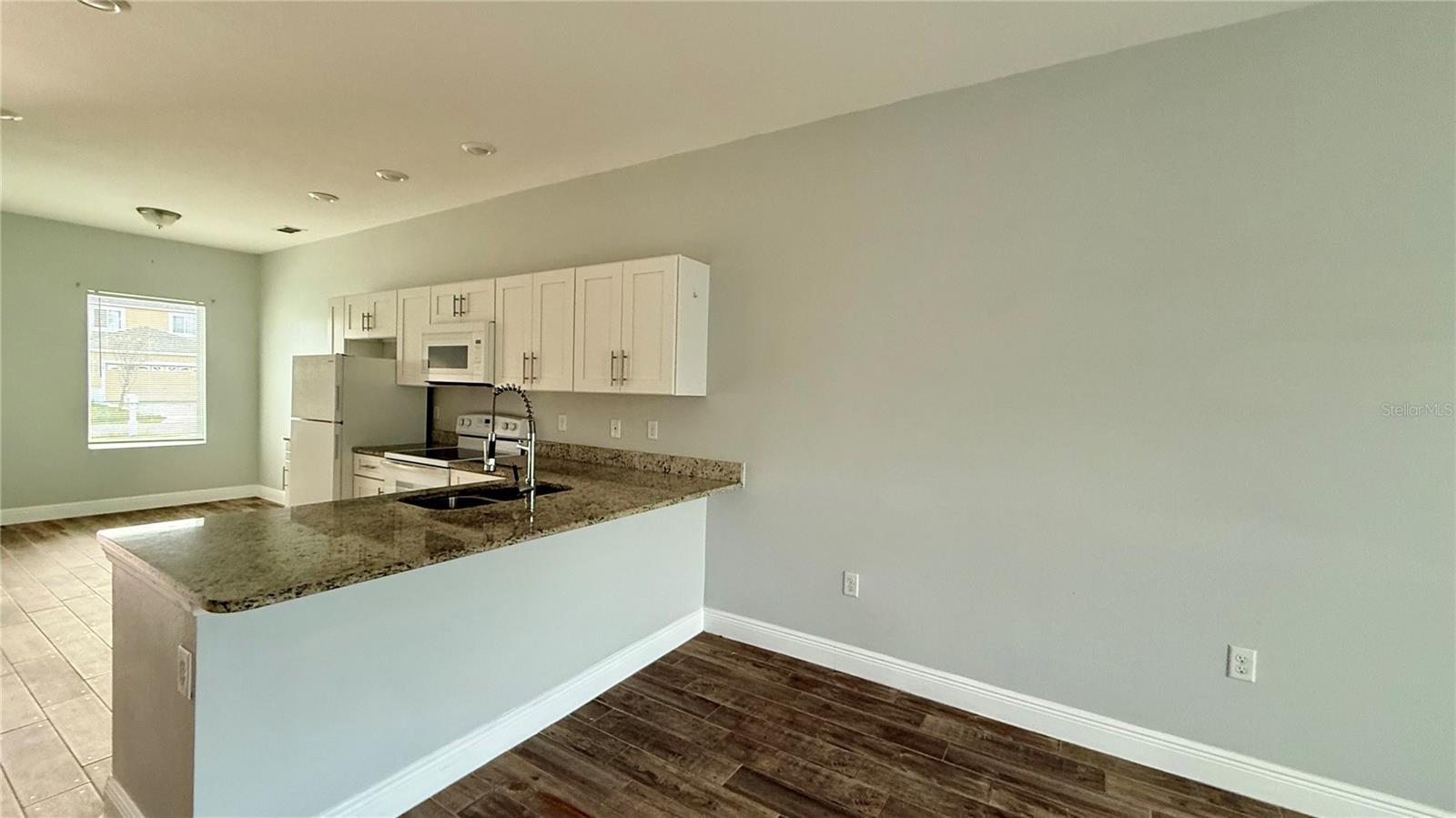 Image 4 of 10 For 710 Leopard Court A