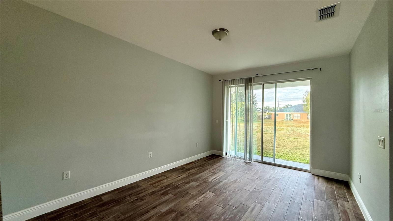 Image 5 of 10 For 710 Leopard Court A