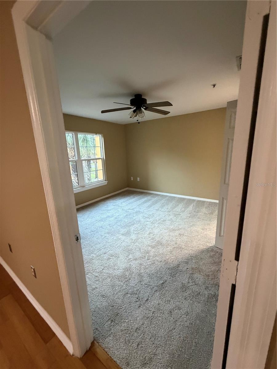 Image 18 of 24 For 5475 Vineland Road 8209