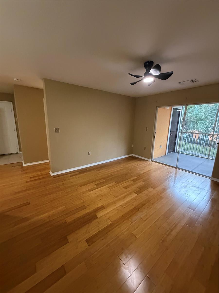 Image 19 of 24 For 5475 Vineland Road 8209