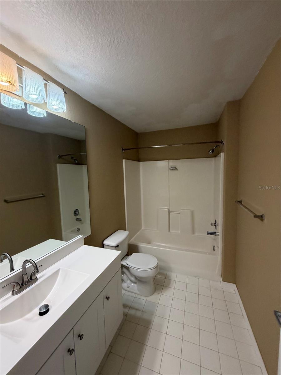 Image 21 of 24 For 5475 Vineland Road 8209