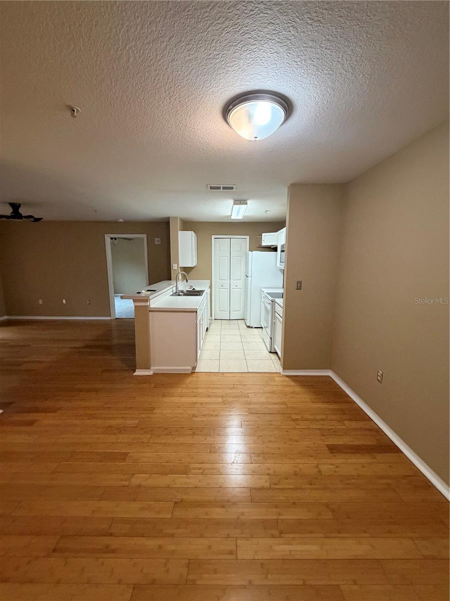 Image 5 of 24 For 5475 Vineland Road 8209