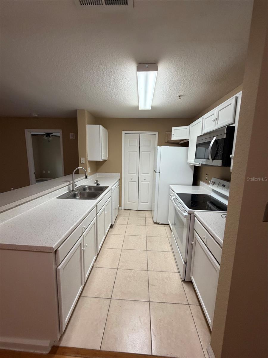 Image 6 of 24 For 5475 Vineland Road 8209