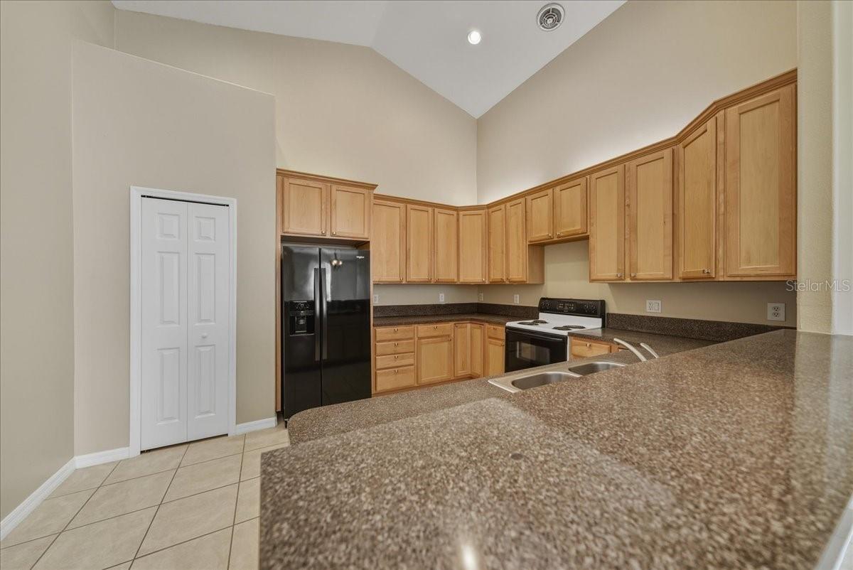 Image 3 of 31 For 20645-20647 Majestic Street