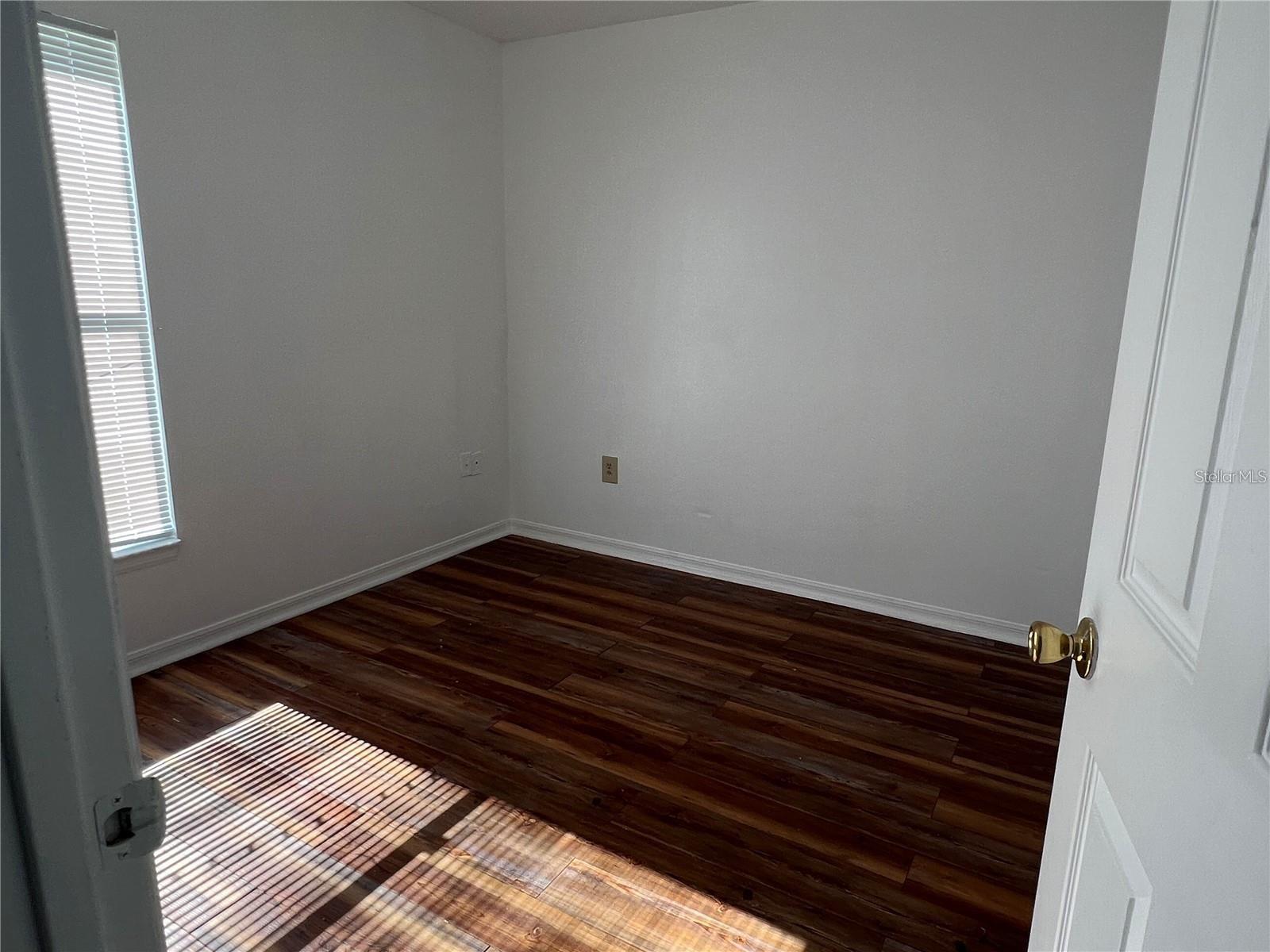 Image 14 of 16 For 270 Chadworth Drive