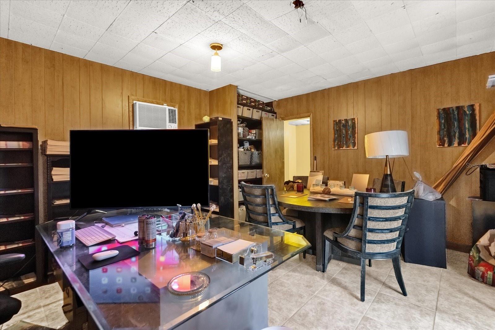 Image 11 of 23 For 1122 Lake Drive A-h