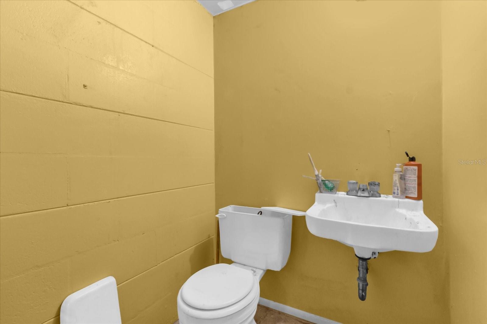 Image 9 of 23 For 1122 Lake Drive A-h