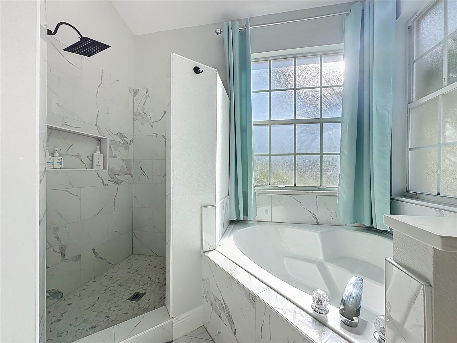 Image 42 of 97 For 1681 Waterview Loop