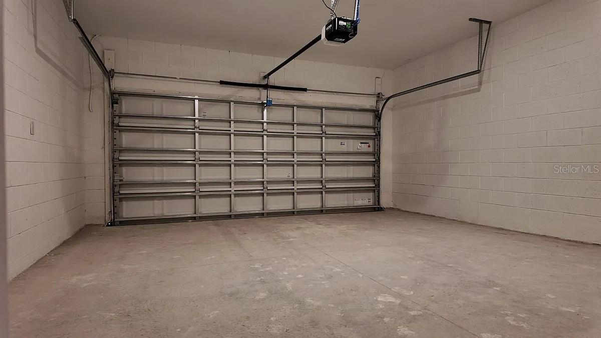 Image 10 of 11 For 965 Waterfall Boulevard