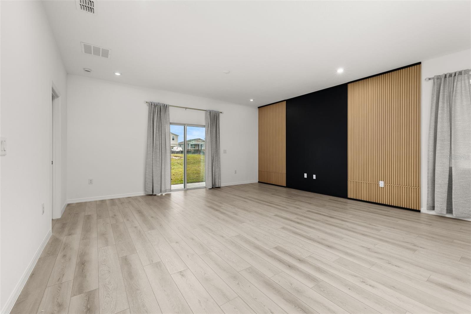 Image 11 of 47 For 1335 Normandy Drive