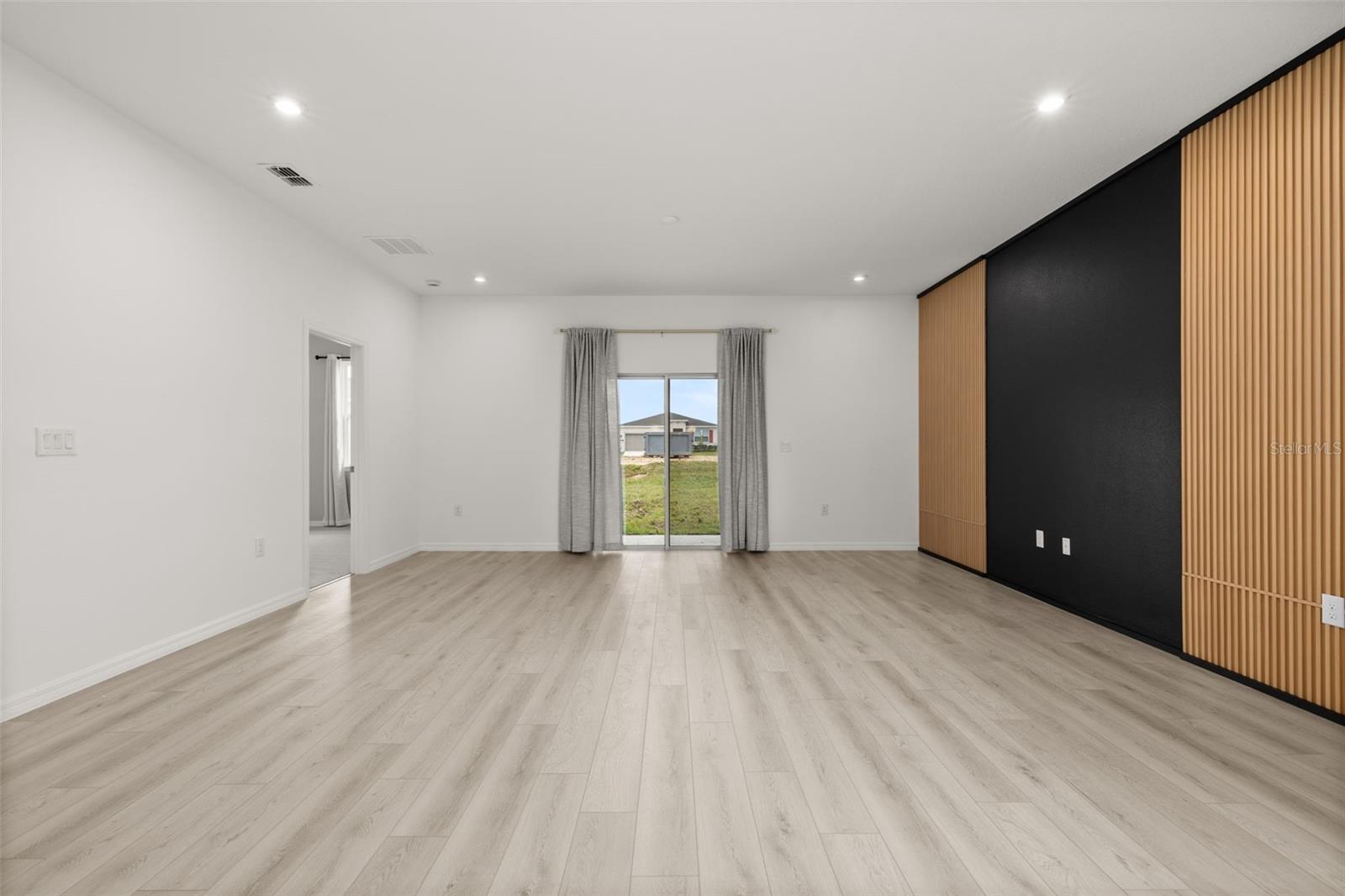 Image 13 of 47 For 1335 Normandy Drive