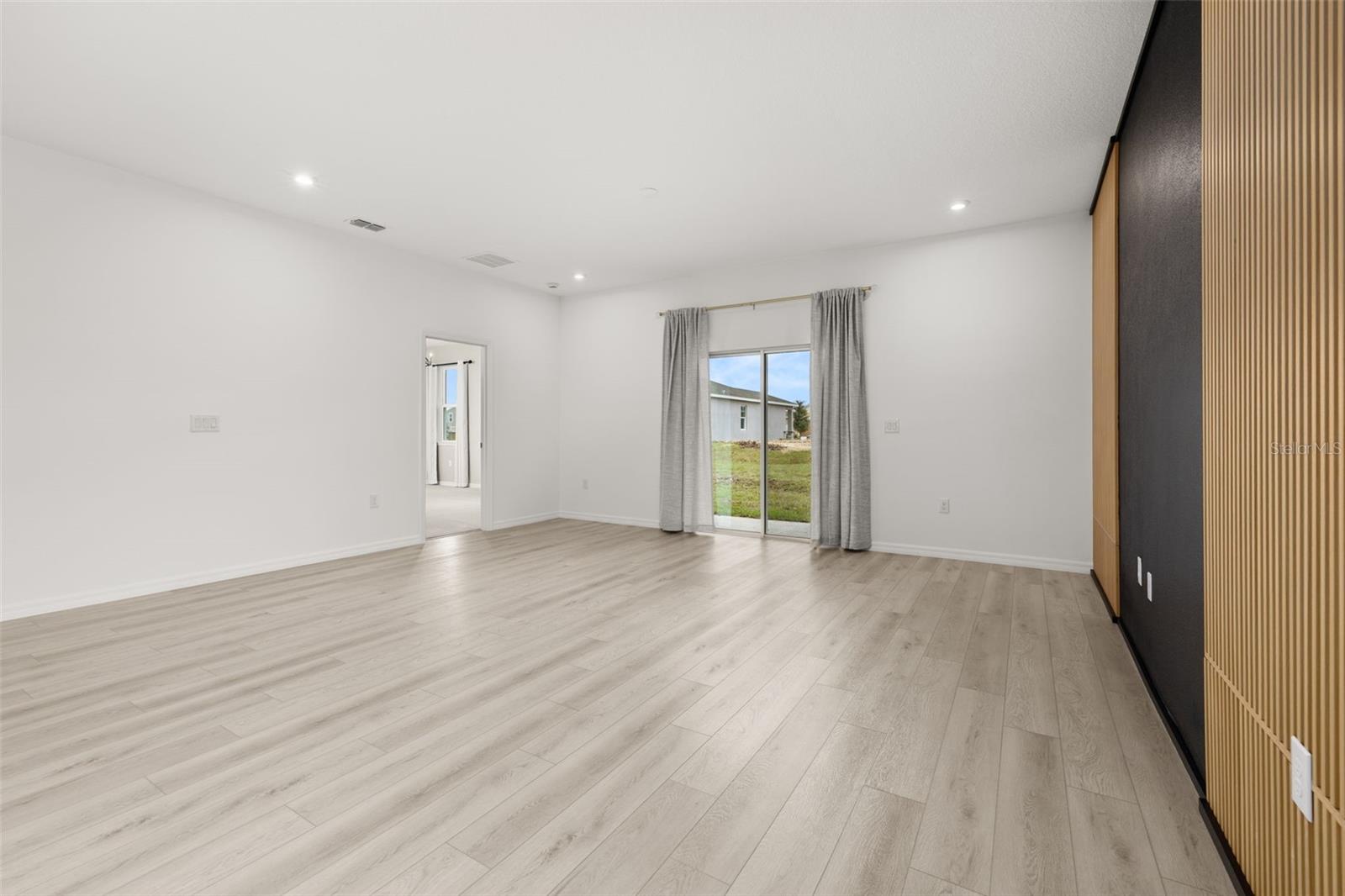 Image 14 of 47 For 1335 Normandy Drive