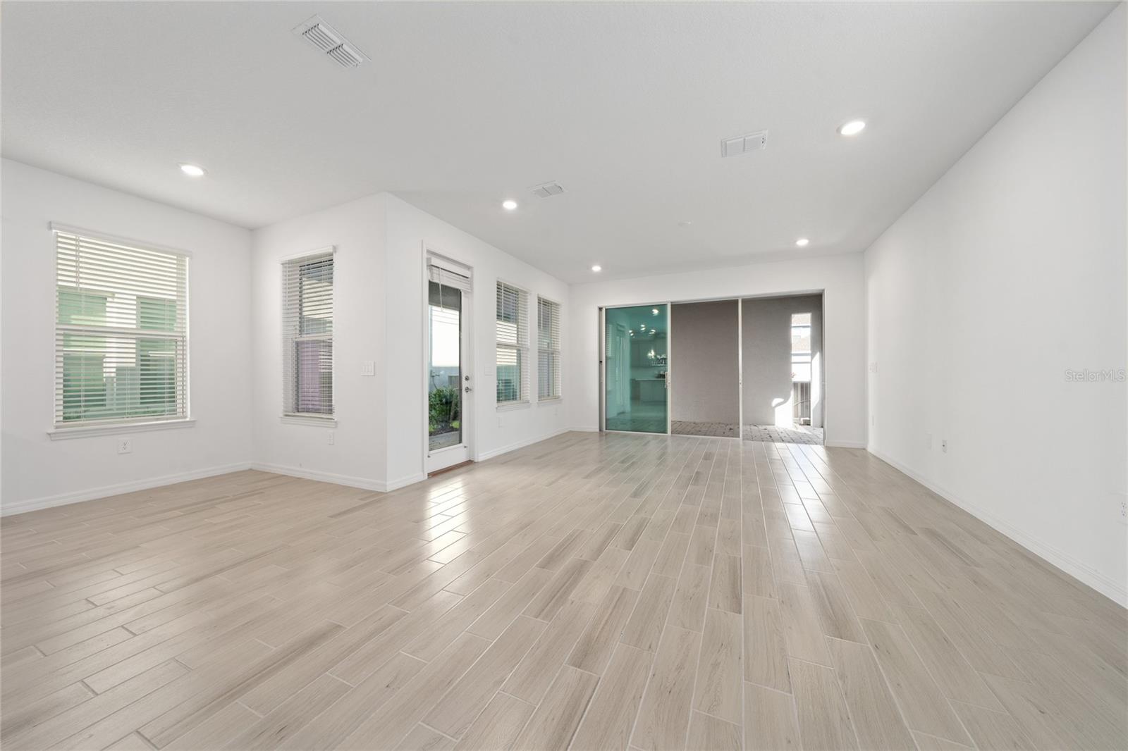 Image 8 of 35 For 5148 Goldfinch Drive