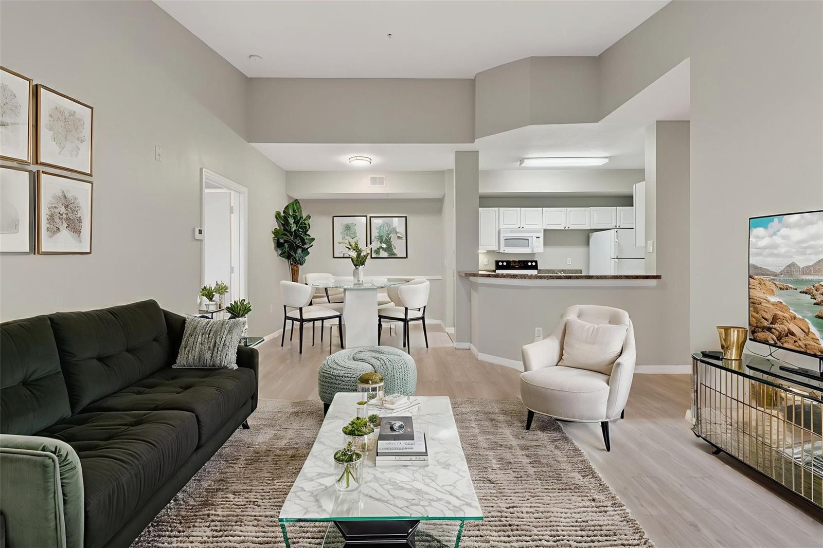 Image 11 of 94 For 5572 Metrowest Boulevard 304