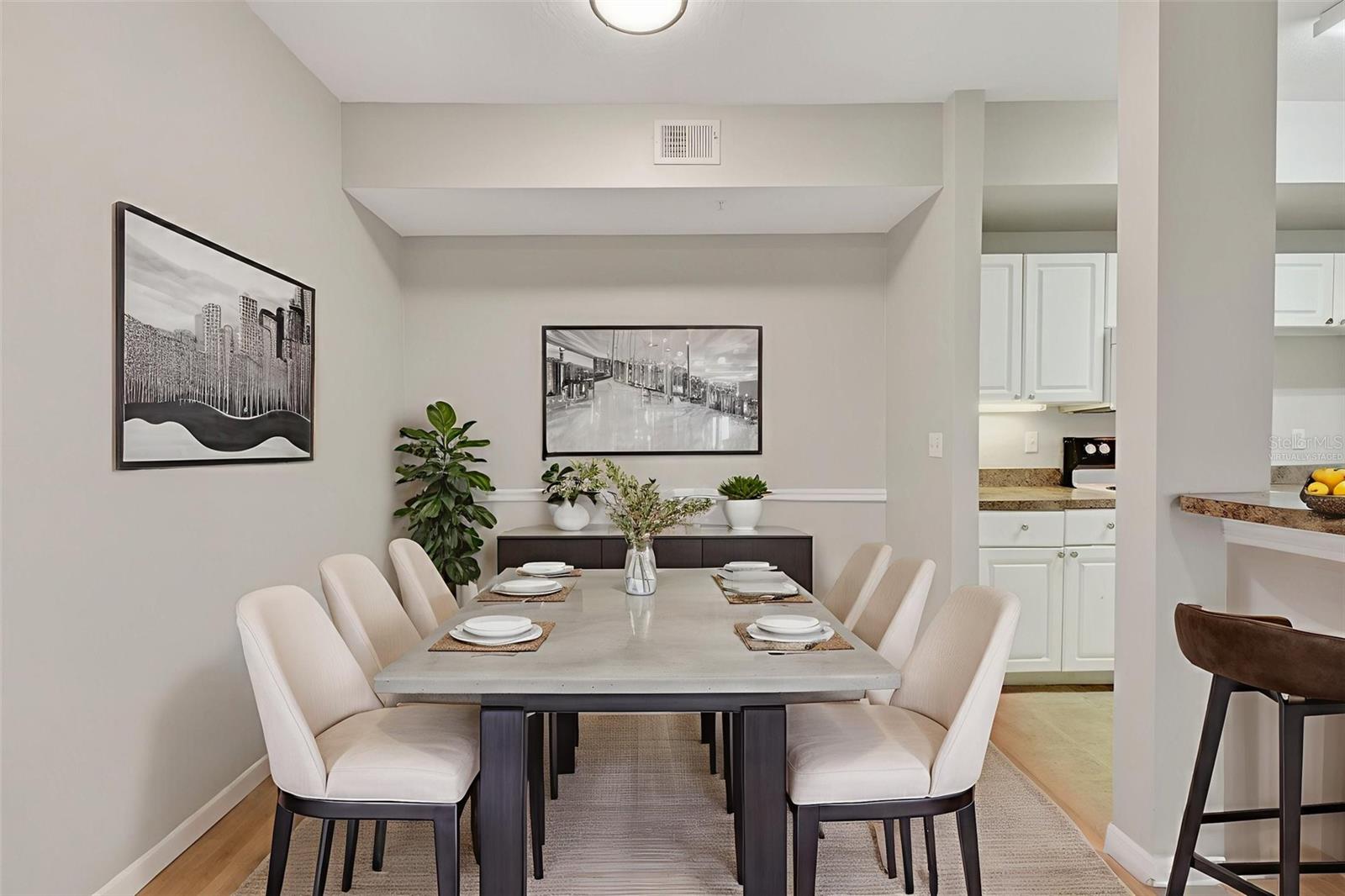 Image 13 of 94 For 5572 Metrowest Boulevard 304