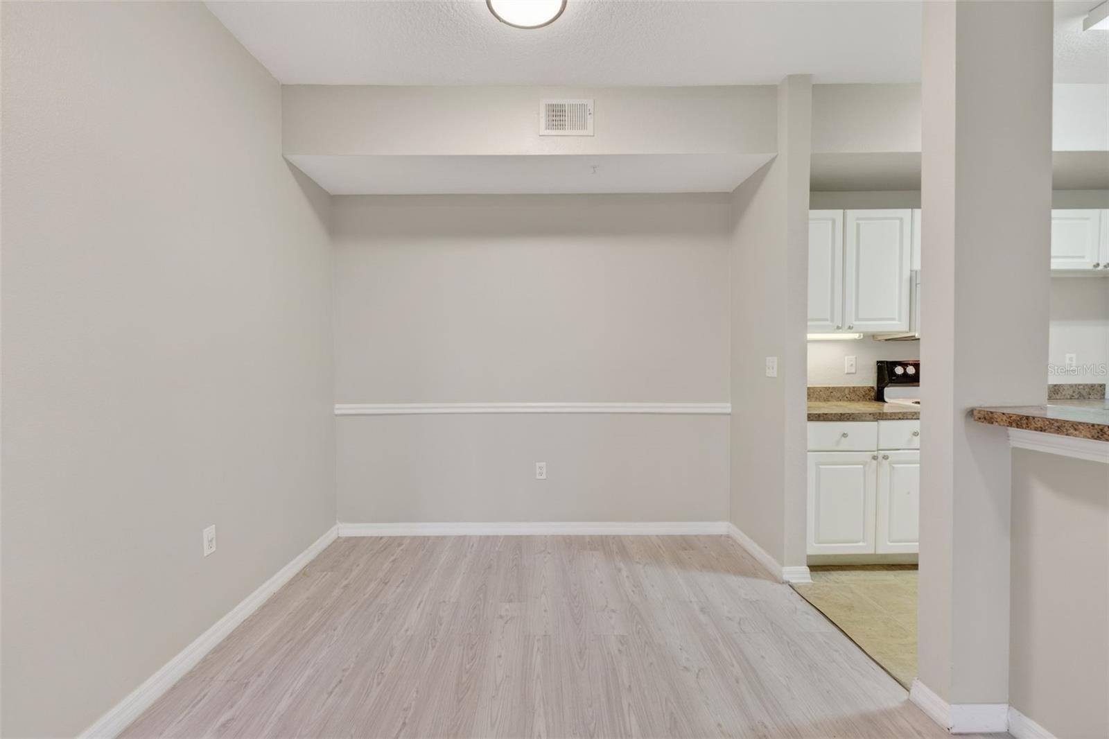 Image 14 of 94 For 5572 Metrowest Boulevard 304